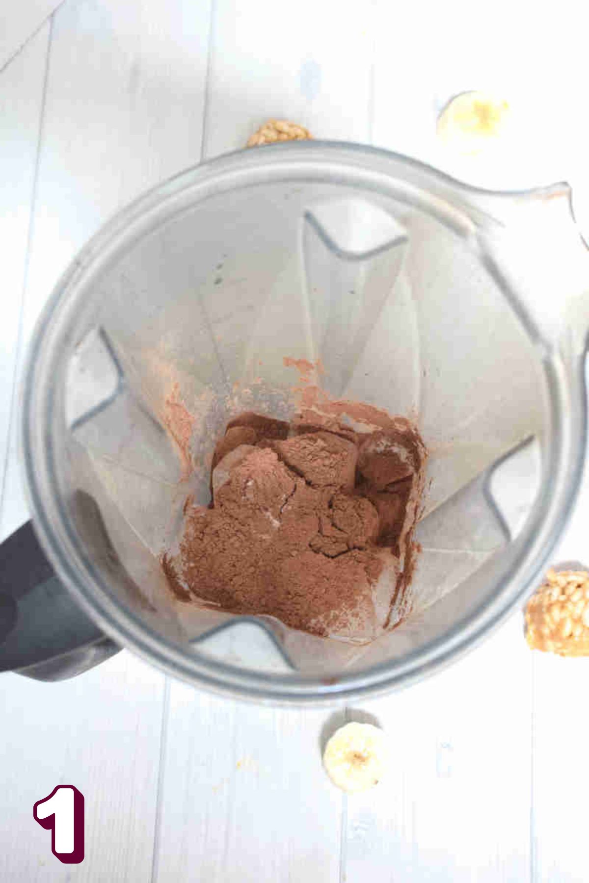 Bananas and cacao powder in a blender.