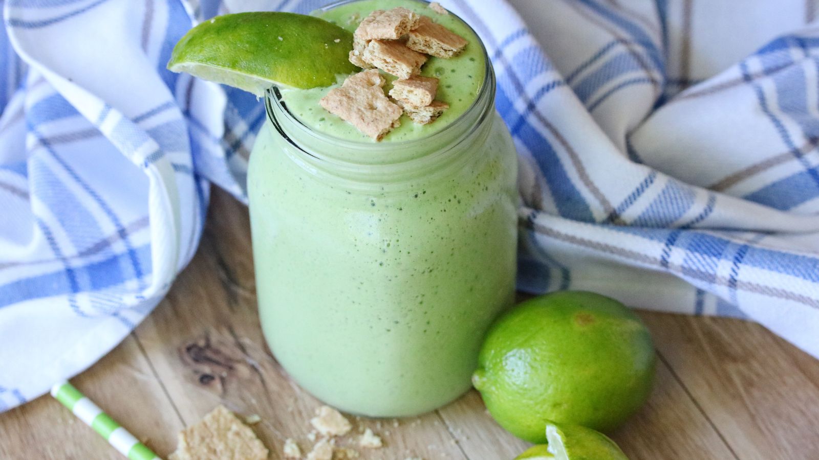 Featured image: a green smoothing in a clear glass jar with limes