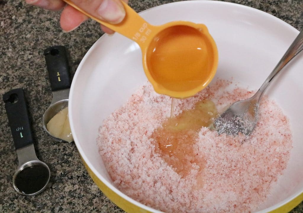 DIY Honey Sugar Lip Scrub With Vanilla