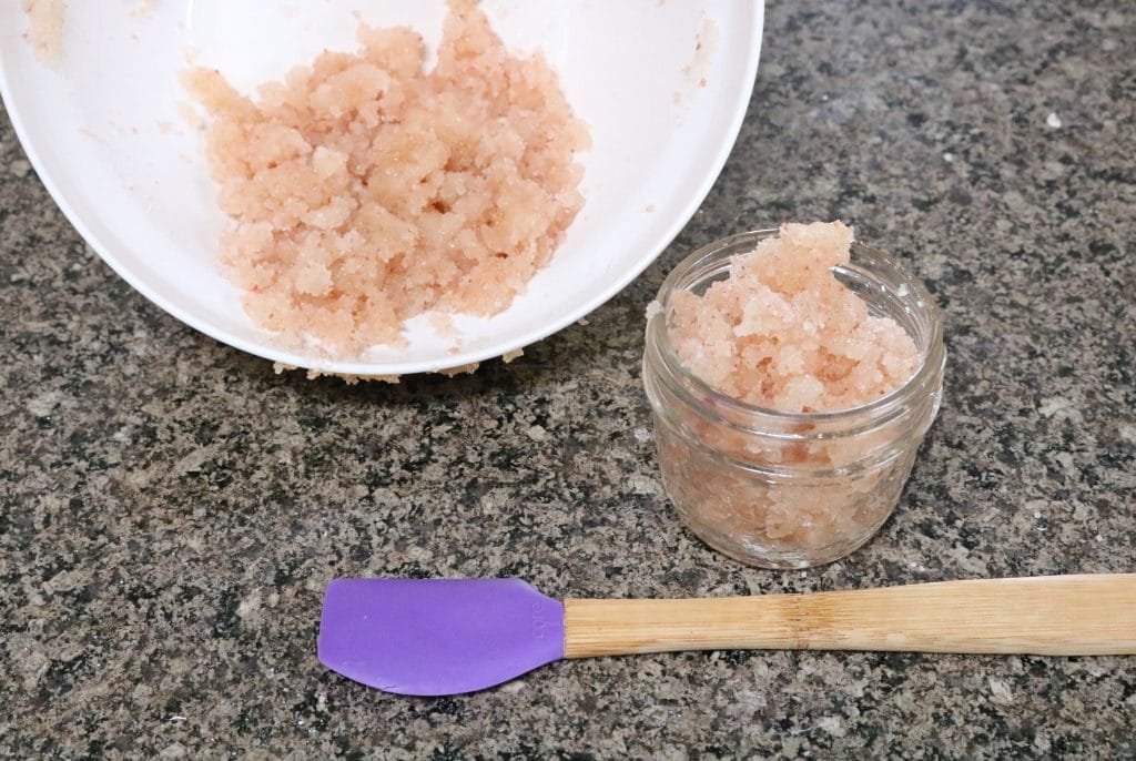 DIY Honey Sugar Lip Scrub With Vanilla