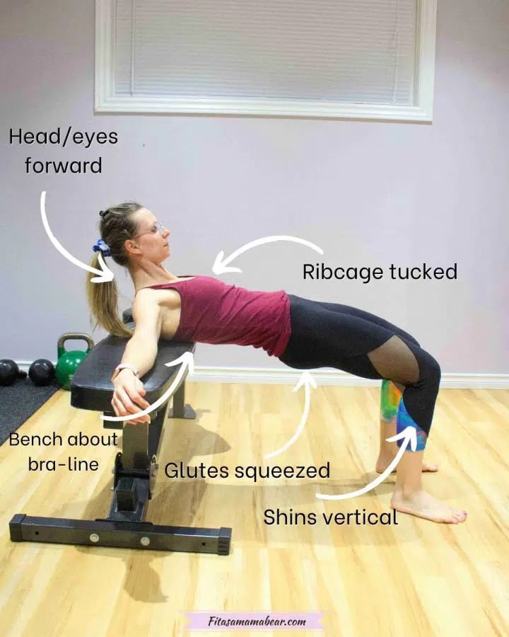 Woman in pink shirt and dark pants performing a glute bridge in a bench with multiple arrows and text showing the key technique points to perform the exercise