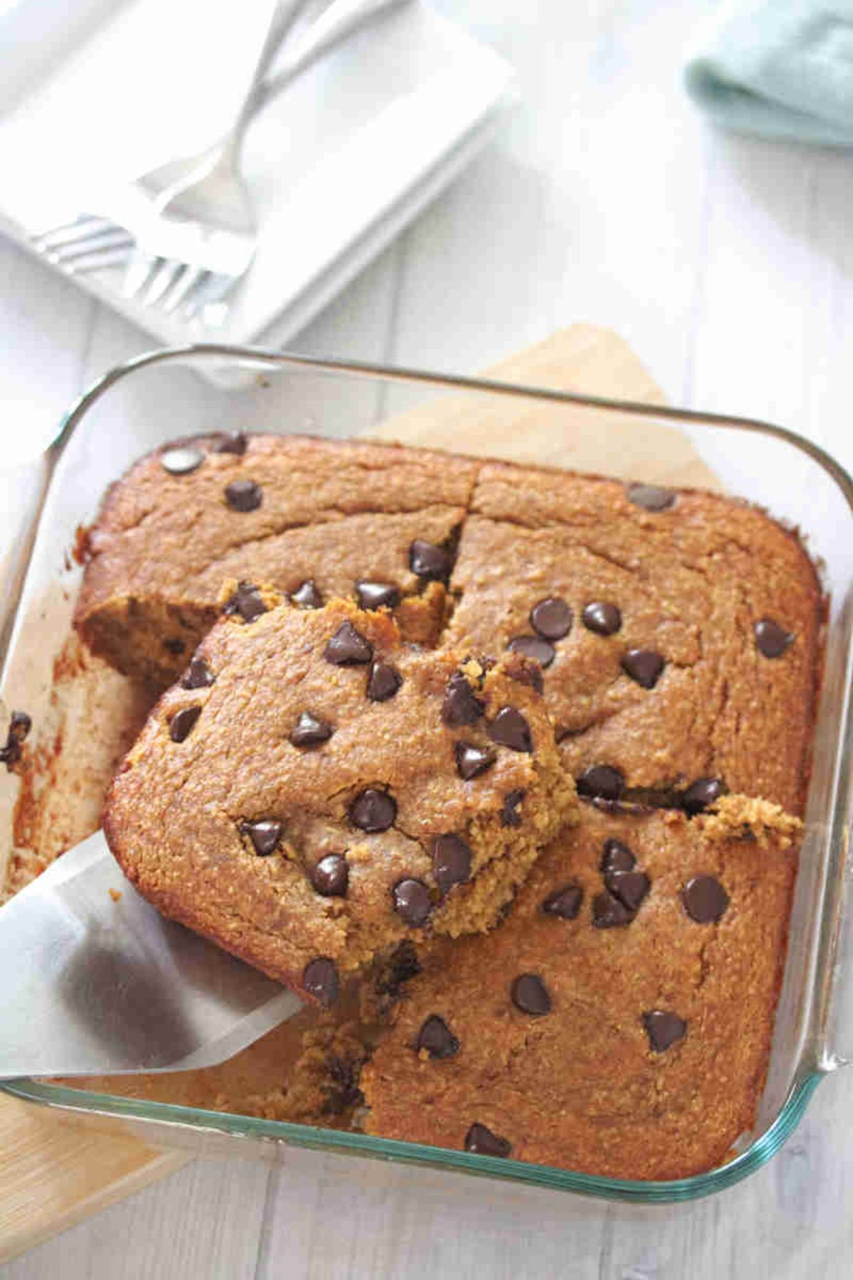 A slice of baked pumpkin oats being taking out with a spatula.